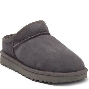 UGG Classic Slippers size W7.